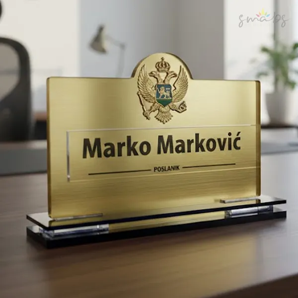 Stalak za Skupstinu Crne Gore sa imenima poslanika