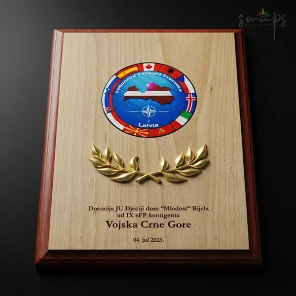 Ekskluzivna drvena plaketa za Vojsku Crne Gore