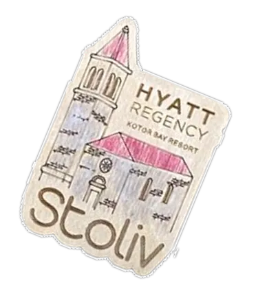 Magnet suvenir za Hyatt Regency Kotor Bay Resort sa motivom Stoliva, rucno farban i izradjen od sperploce